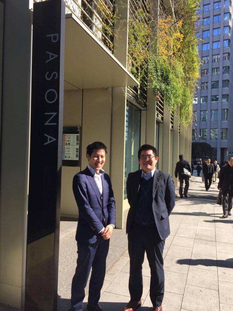 写真＿東京で打ち合わせ