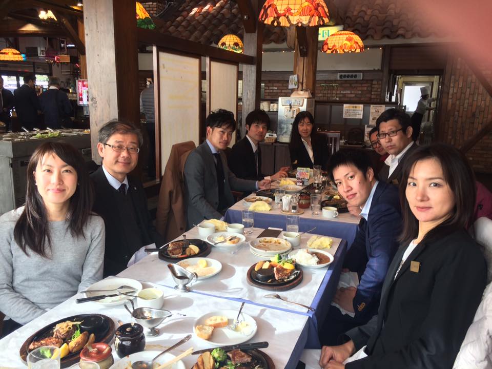 スタッフでナゴヤ球場での撮影・ランチミーティング